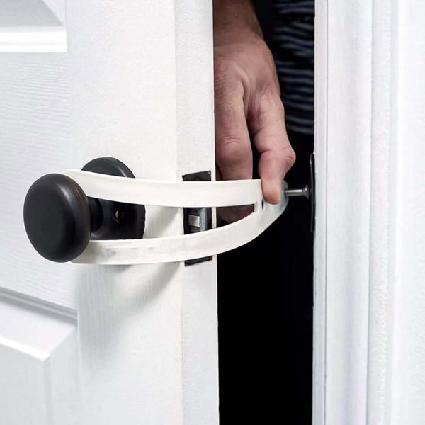 Adjustable Pet Feeding Door Strap – Controls Access & Prevents Collisions